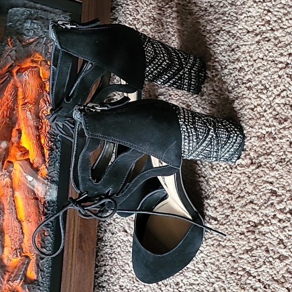 Audrey Brooke Black/White heels Audrey Brooke Black/White heels Audrey Brooke Bl - Picture 4 of 16